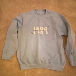 Taylor Swift-inspired 1989 sweatshirt blue size M/L
